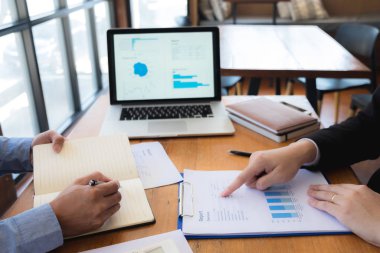 Oturmak ve çalışmak, danışmak ve önermek, kontrol etmek