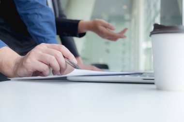 Programcılar kodlama ve kodlama teknol geliştirme üzerinde çalışırlar