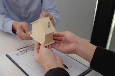 Konut satın alma sözleşmesi yapmak konut satın almak için konut kredisi yapmak.