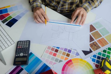 Mühendisler ve yaratıcı sanatçılar masa, iş, danışma, renk ve malzeme seçimi, ölçüm boyutu, serin renkler, yumuşak tonlar ve güzel tonlarda çalışırlar..