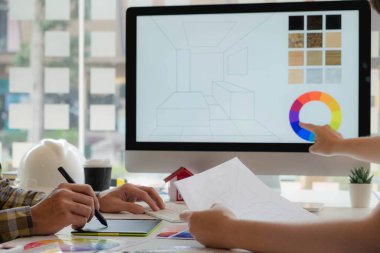 Mühendisler ve yaratıcı sanatçılar masa, iş, danışma, renk ve malzeme seçimi, ölçüm boyutu, serin renkler, yumuşak tonlar ve güzel tonlarda çalışırlar..