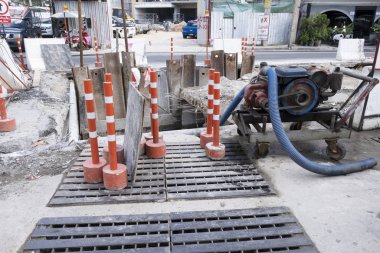 Tayland, Pattaya. 1 Aralık 2019. Onarımlar yapılırken şehir içi yol koniler tarafından kapatılmıştır.