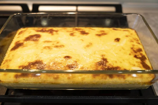 Gourmet egg and cheese casserole in a glass pan — Stock Photo, Image