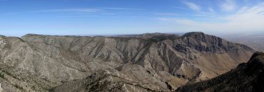 Panoramic view: Barren and sparse mountain landscape in Guadalupe Mountains Nationalpark in Texas.