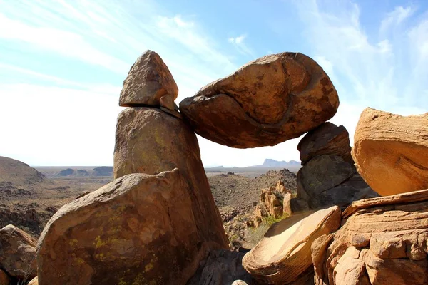 Balanced Rock on Grapevine Hills Trail in Big Bend Nationalpark — Stock Photo, Image