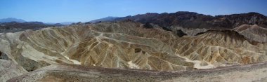 Ölüm Vadisi Ulusal Parkı / Kaliforniya / ABD 'deki Zabriskie Point' in güzel panoramik manzarası