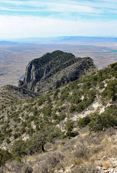 Capitán Por Detrás Paisaje Árido Áspero Las Montañas Guadalupe Nationalpark — Foto de Stock