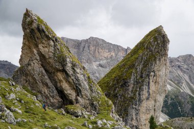 Güzel manzara: Seceda / Gardena Vadisi / Dolomitler / Güney Tyrol / İtalya yakınlarındaki Puez Odles Naturepark 'taki belirgin Pieralongia kayaları