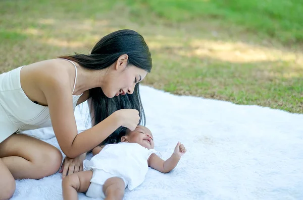 Young Asian Beautiful Mother Play Her Little Baby White Carpet — Stock Photo, Image