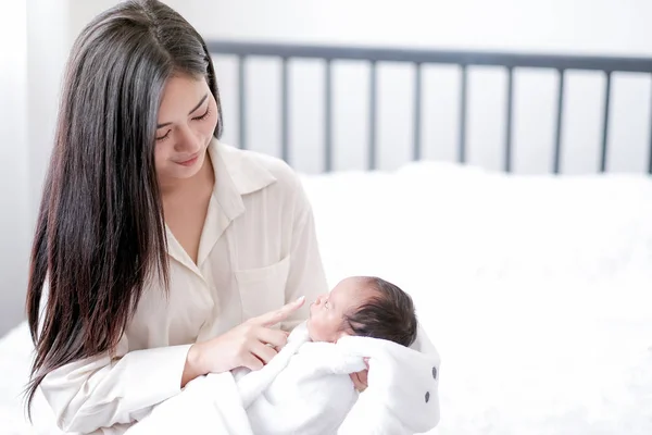 Portrait Young Asian Mother Has Fun Her Newborn Baby Finger — Stock Photo, Image