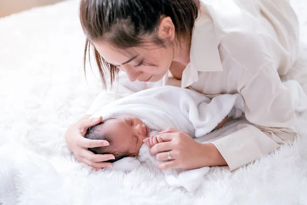 Little Newborn Baby Sleep Hold Mother Finger Her Hand White — Stock Photo, Image