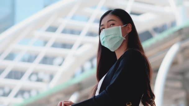 Retrato Mujer Negocios Con Máscara Higiene Mascarilla Con Traje Pie — Vídeos de Stock