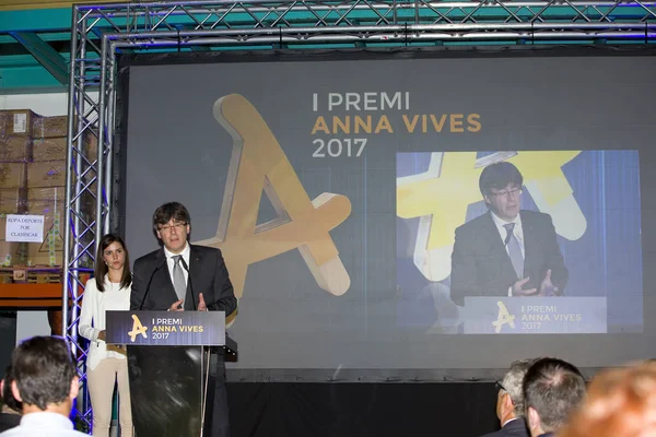 卡尔斯 Puigdemont，主席的加泰罗尼亚自治区政府大楼 — 图库照片