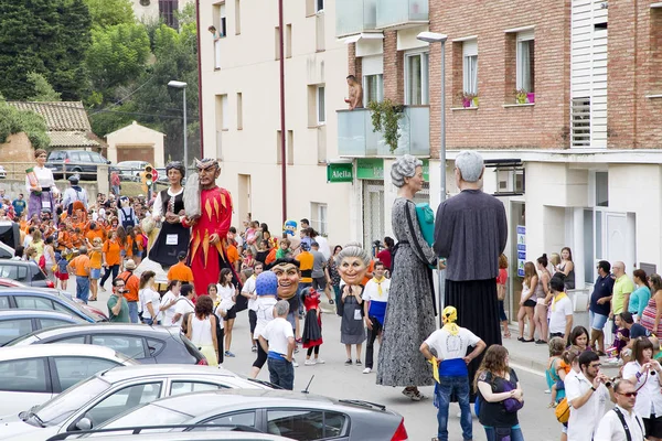 Devler ve büyük kafaları parade