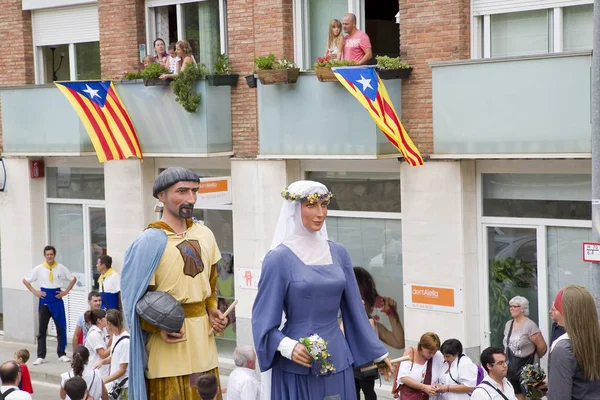 Devler ve büyük kafaları parade