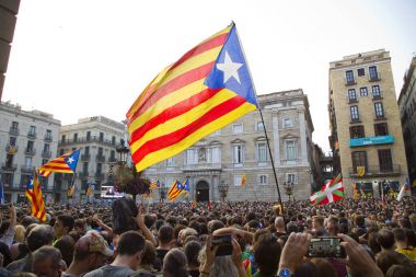 Catalonia İspanya'dan bağımsızlığını ilan etti.