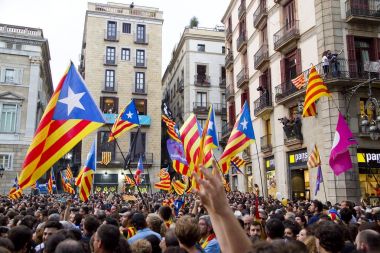 Catalonia İspanya'dan bağımsızlığını ilan etti.