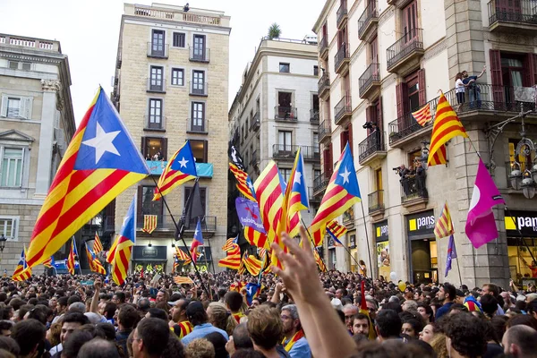 La Catalogne déclare son indépendance de l'Espagne — Photo