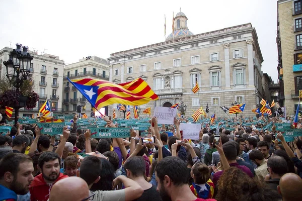 La Catalogne déclare son indépendance de l'Espagne — Photo