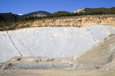 Fumanya dinazor ayak izleri güneşli gün, İspanya 