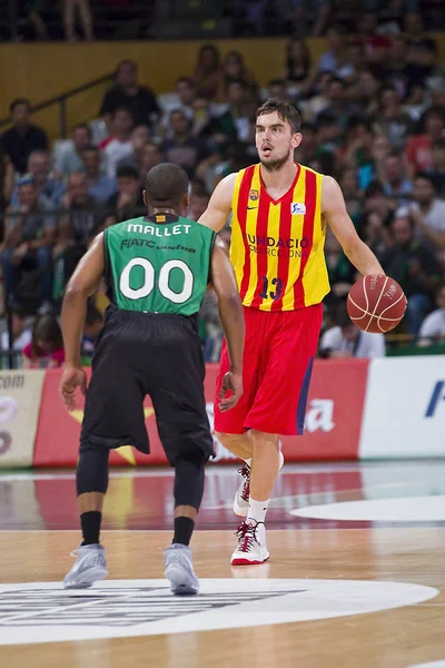 托马斯 萨托兰斯基的 Fcb 在西班牙 Acb 篮球联赛冒然与 之间采取行动在巴塞罗那 最终在 2015 在巴达洛纳 — 图库照片