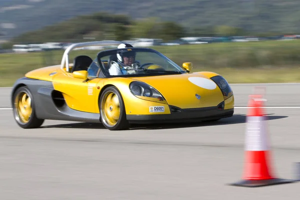 2012年10月7日 雷诺蜘蛛参加了由美国汽车俱乐部于2012年10月7日在西班牙乌尔盖勒机场举办的 道路与轨道赛车 周末活动 — 图库照片
