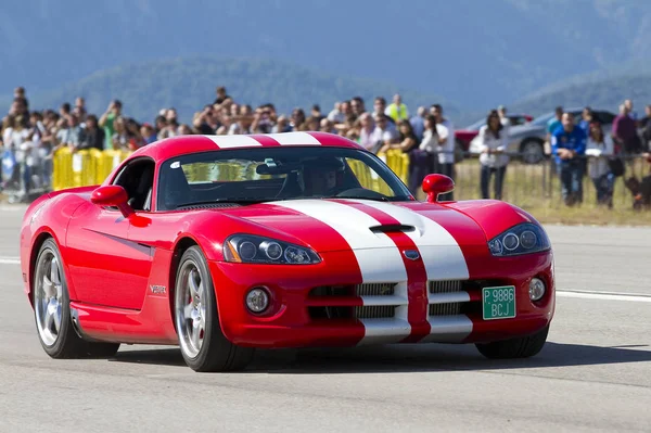 美国汽车俱乐部于2012年10月6日在西班牙乌尔盖勒机场组织了一个名为 道奇毒蛇 Dodge Viper Srt 的赛车会 — 图库照片