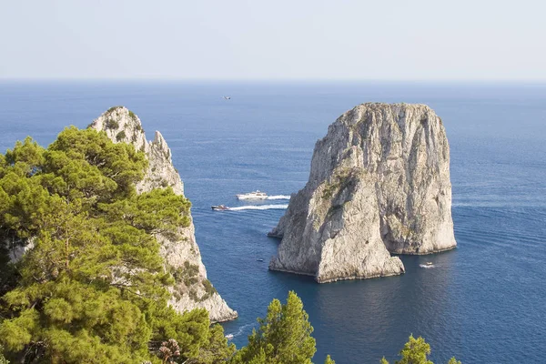 Capri 'nin ünlü yığınları, Capri Adası, İtalya.
