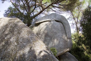 Eski bir fil heykeli. Bilinmeyen yazar. Tarih öncesi rota, La Roca del Valles, İspanya.