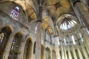 Santa Maria del Mar Kilisesi, 1329 ve 1383 yılları arasında, 24 Aralık 2013 'te İspanya' nın Barselona kentinde inşa edilmiştir..
