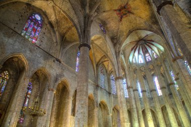 Santa Maria del Mar Kilisesi, Barselona, İspanya, 1329 ve 1383 yılları arasında inşa edilmiştir..