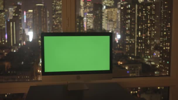 Ordinateur recouvert d'écran vert dans le bureau — Video