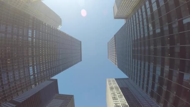 Moderne wolkenkrabber gebouwen — Stockvideo