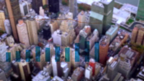 Skyline de la ciudad con gráficos de negocios — Vídeo de stock
