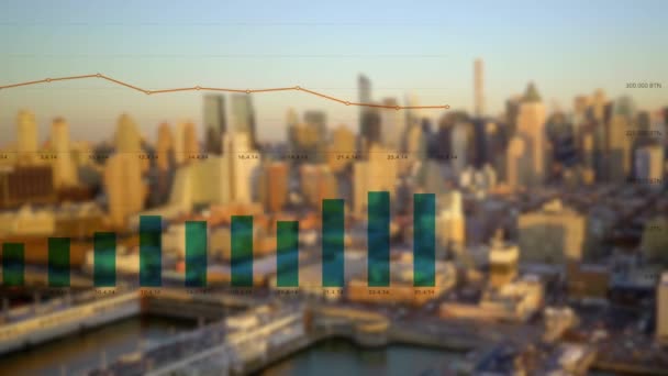 Skyline de la ciudad con gráficos de negocios — Vídeo de stock