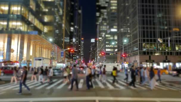 People crossing street — Stock Video