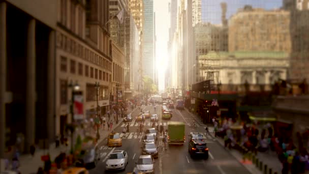 Traffic commuting through New York city. — Stock Video