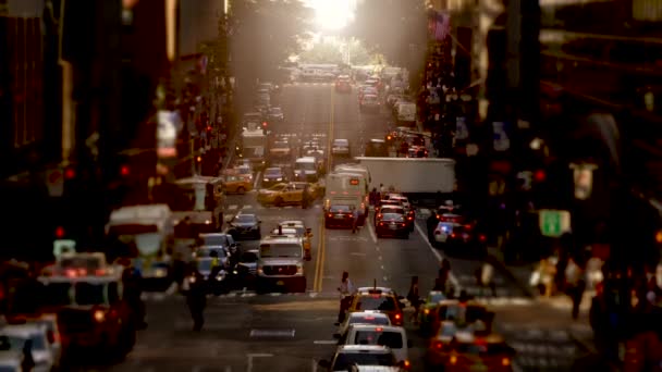 İnsanlar geçiş street City — Stok video