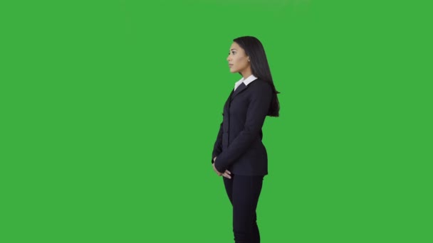 femme d'affaires noire sur fond vert 