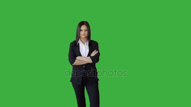 brunette femme sur fond vert 