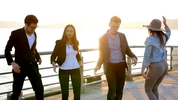 Young friends celebrating outdoors at sunset — Stock Video