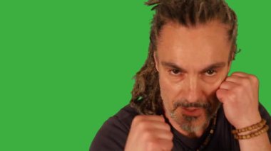 Dövüş sanatları eğitim mücadele yapıyor