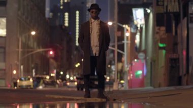 siyah adam şık giyim eşyası 