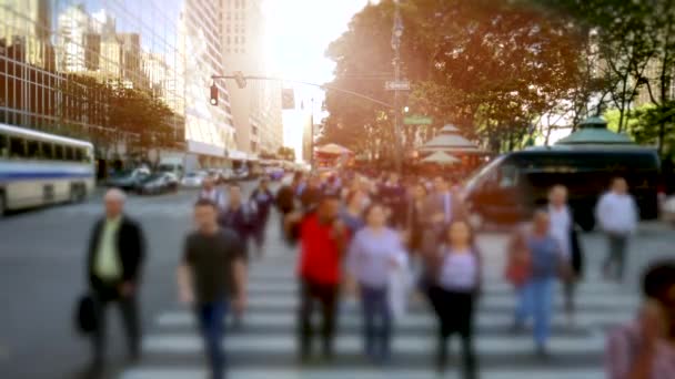 People commuting in the city — Stock Video