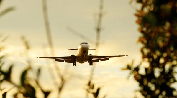 Vista del volo dell'aeromobile dal basso — Foto Stock