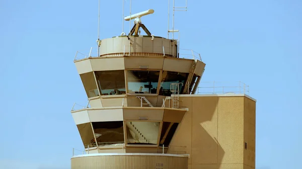 Torre de control de tráfico aéreo — Foto de Stock