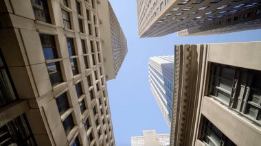 gökdelenler ve mavi gökyüzü