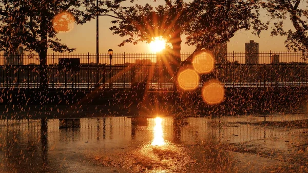 Belo pôr do sol chuvoso — Fotografia de Stock