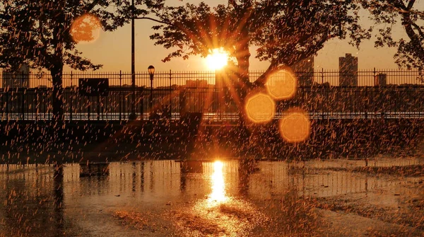 Bellissimo tramonto piovoso — Foto Stock