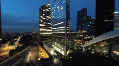 Şehir iş bölgesine ve gökdelen binalar